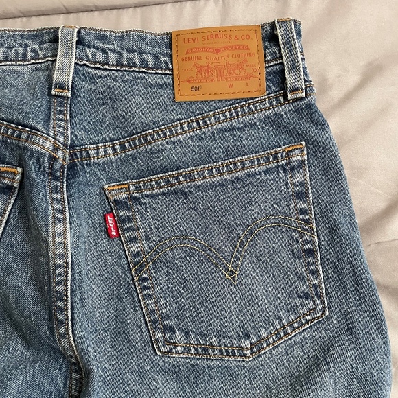 Levi’s 501 Straight Jeans Medium Wash 27Wx28L - Picture 3 of 7